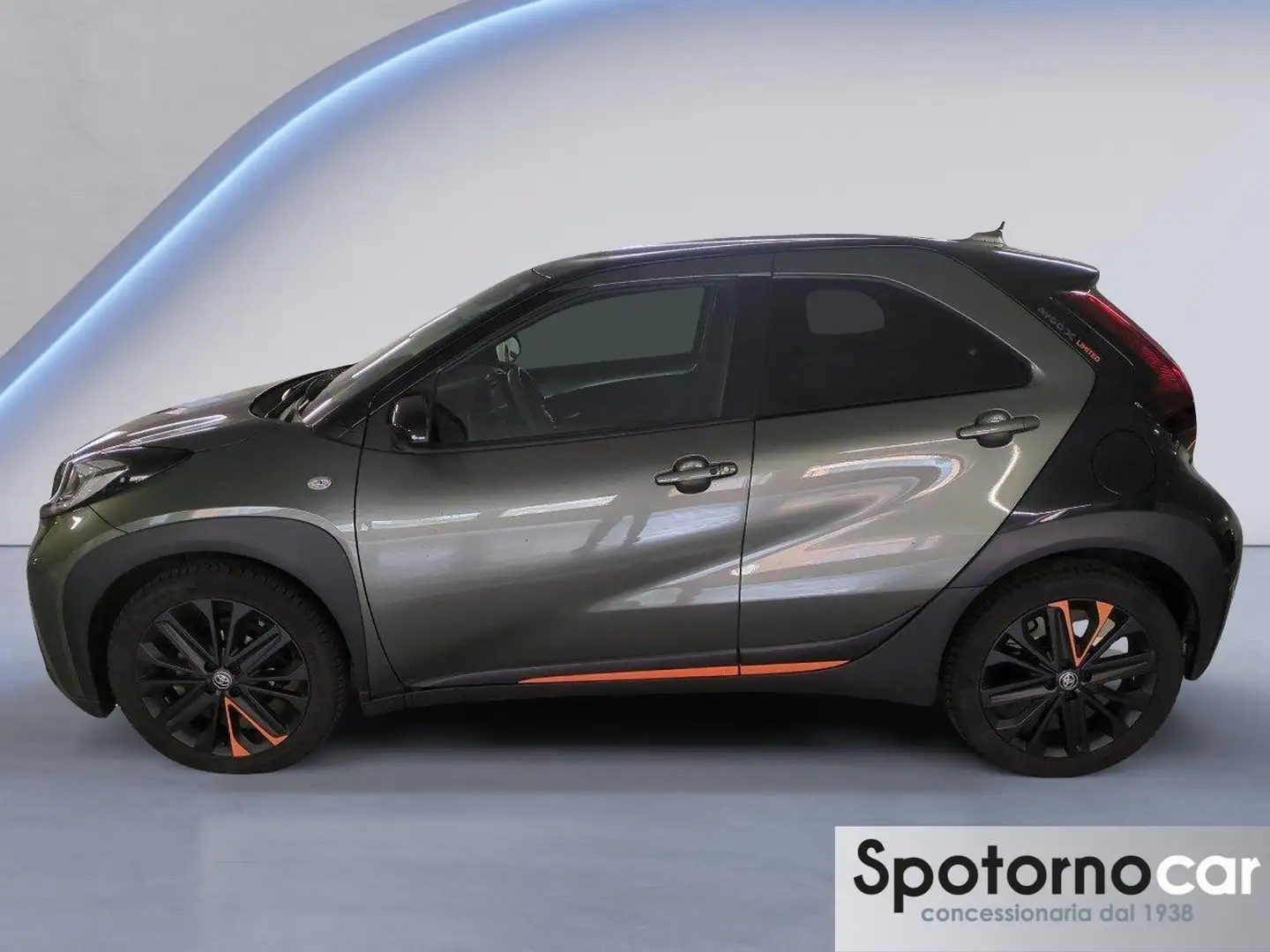 Toyota Aygo X 1.0 VVT-i 72 CV 5 porte Limited Verde - 2