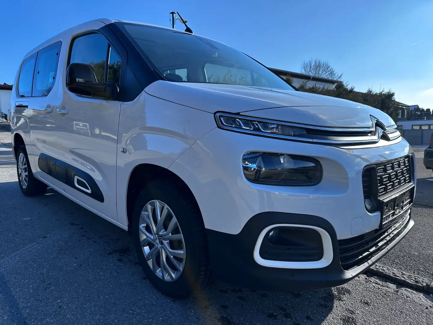 Citroen Berlingo Feel XL DAB/CAM/AHK/1.Hd Blanc - 1