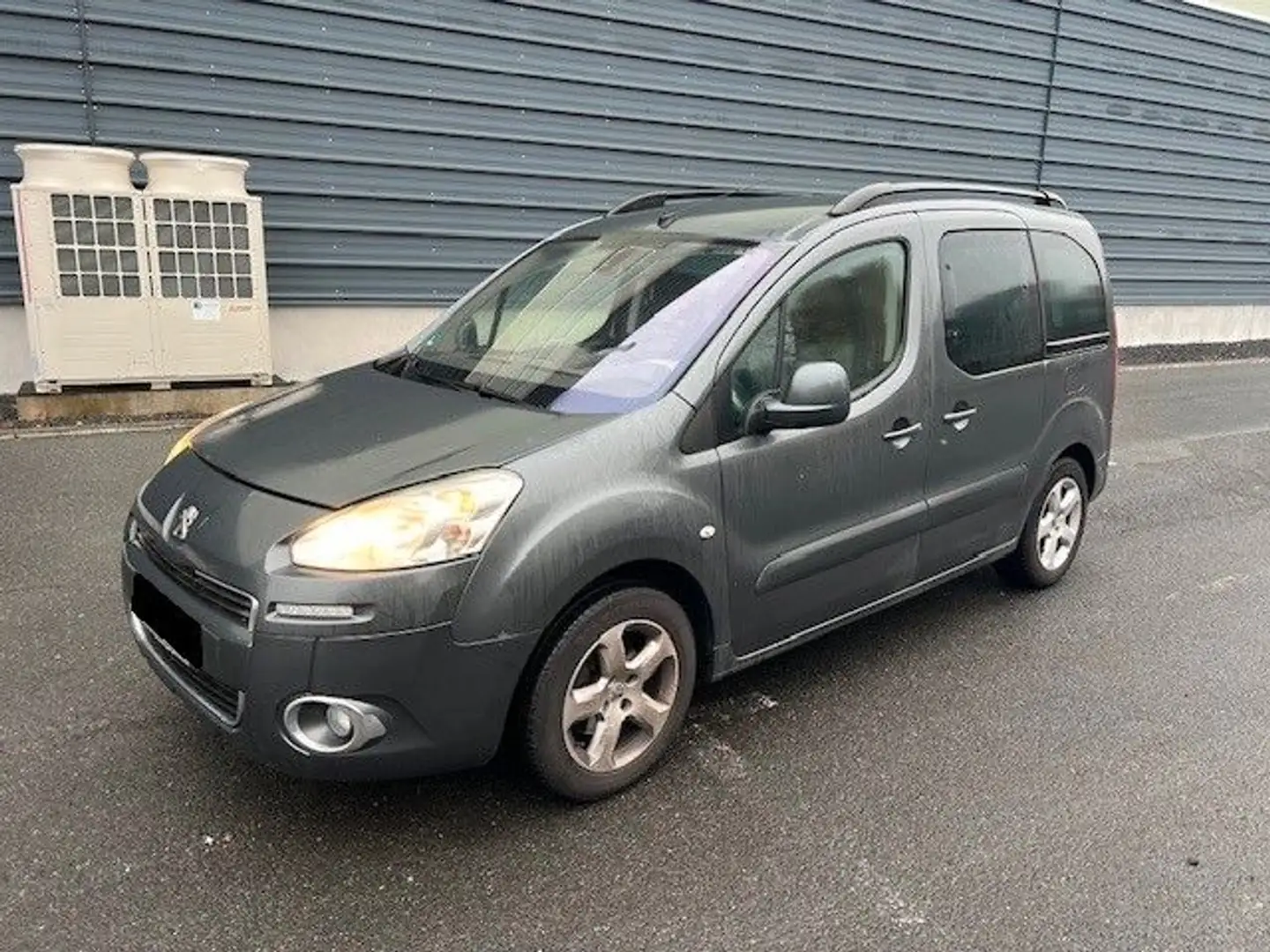 Peugeot Partner Tepee Allure Grau - 2