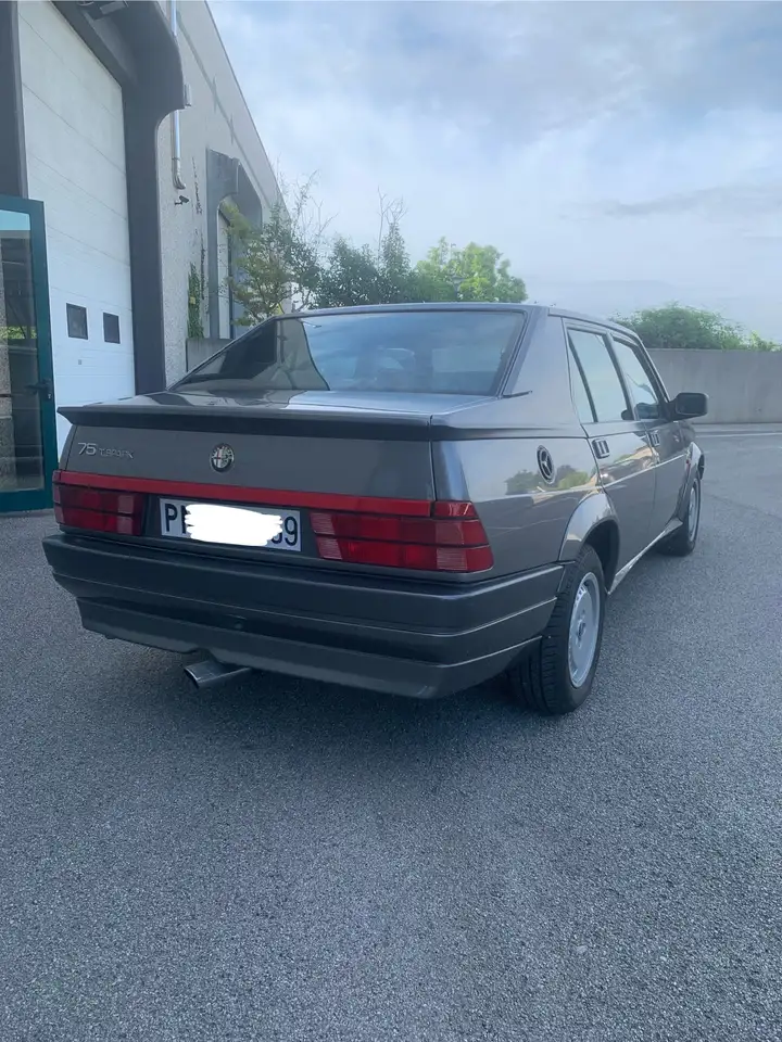 Alfa Romeo 75 2.0i ts, foto 10