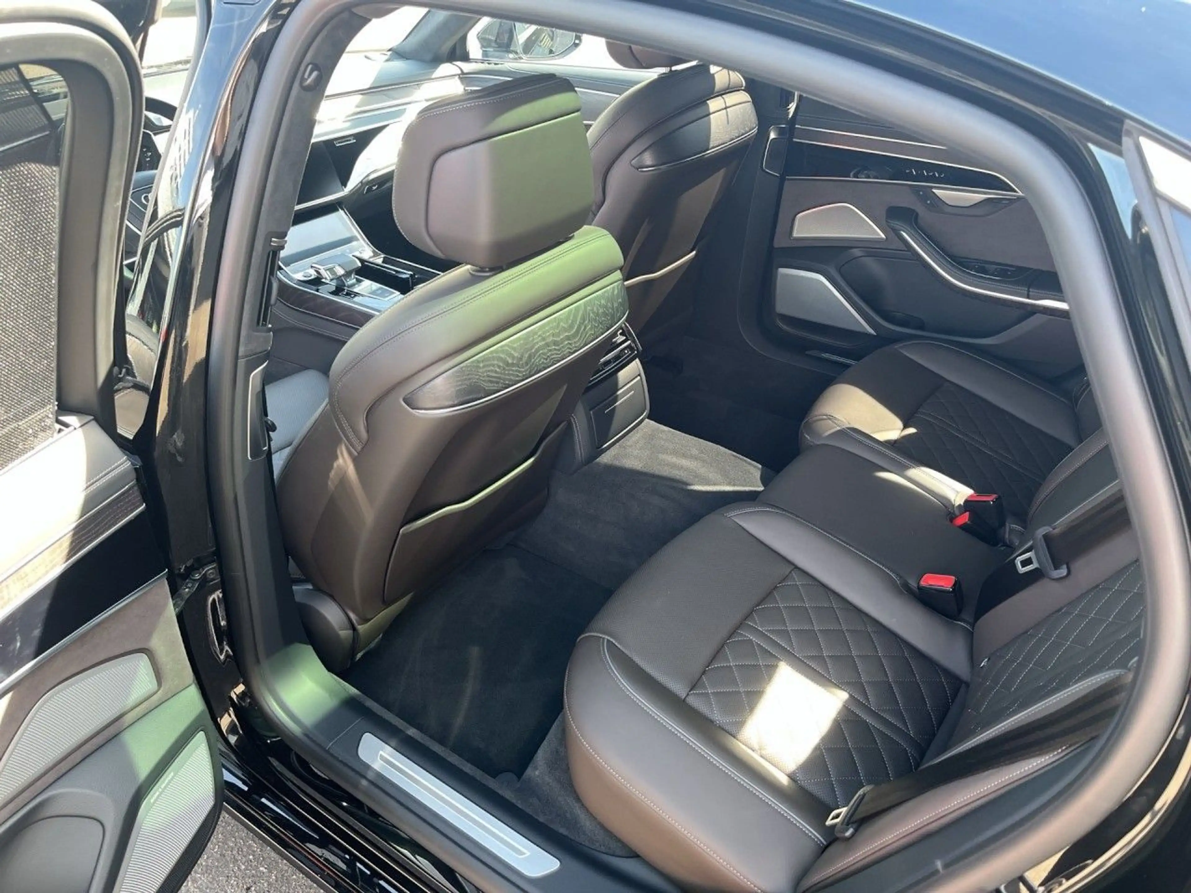 Audi A8 lang 60 TFSI e quattro tiptronic Pano Matrix — photo 7