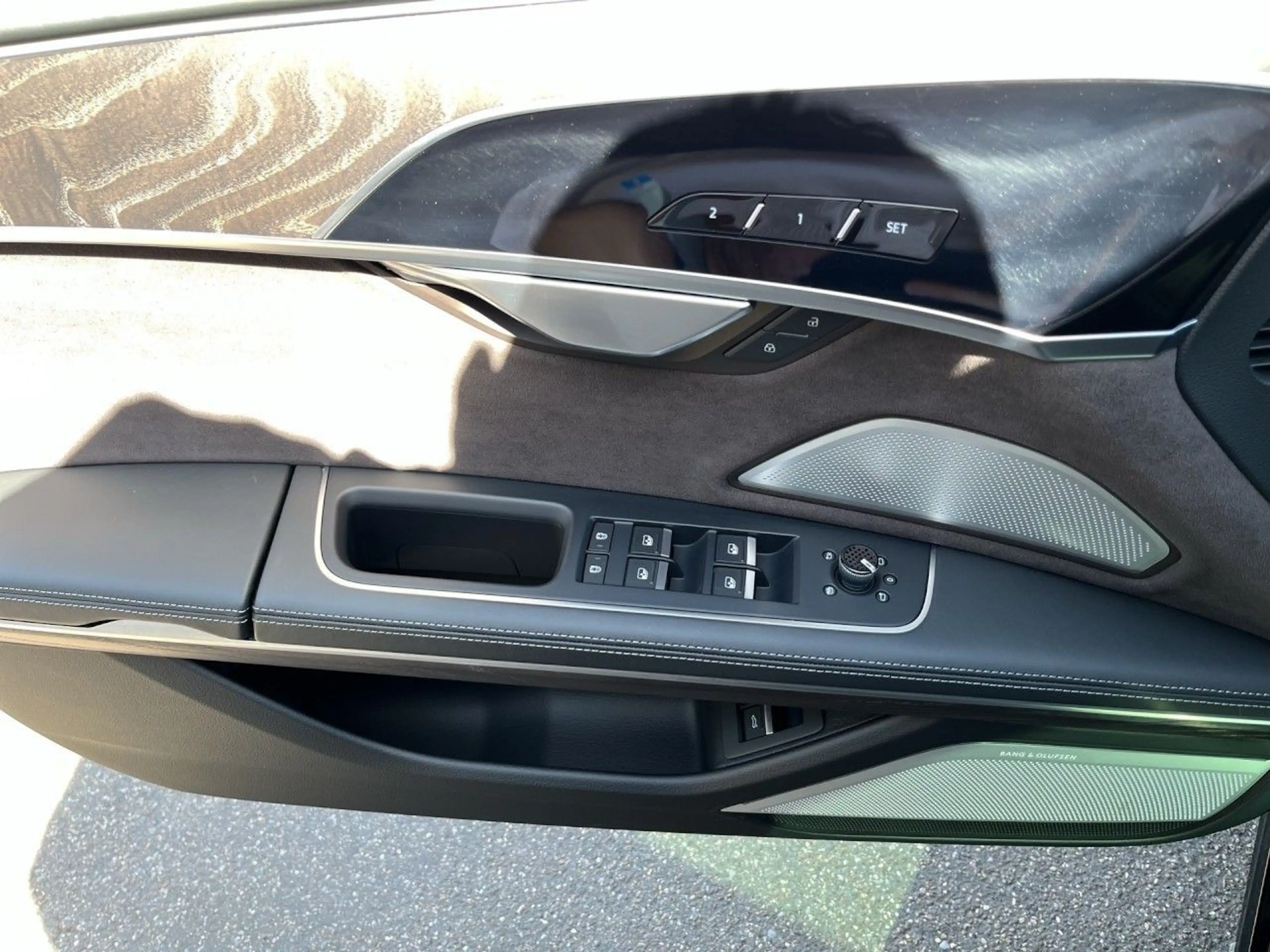Audi A8 lang 60 TFSI e quattro tiptronic Pano Matrix — photo 11