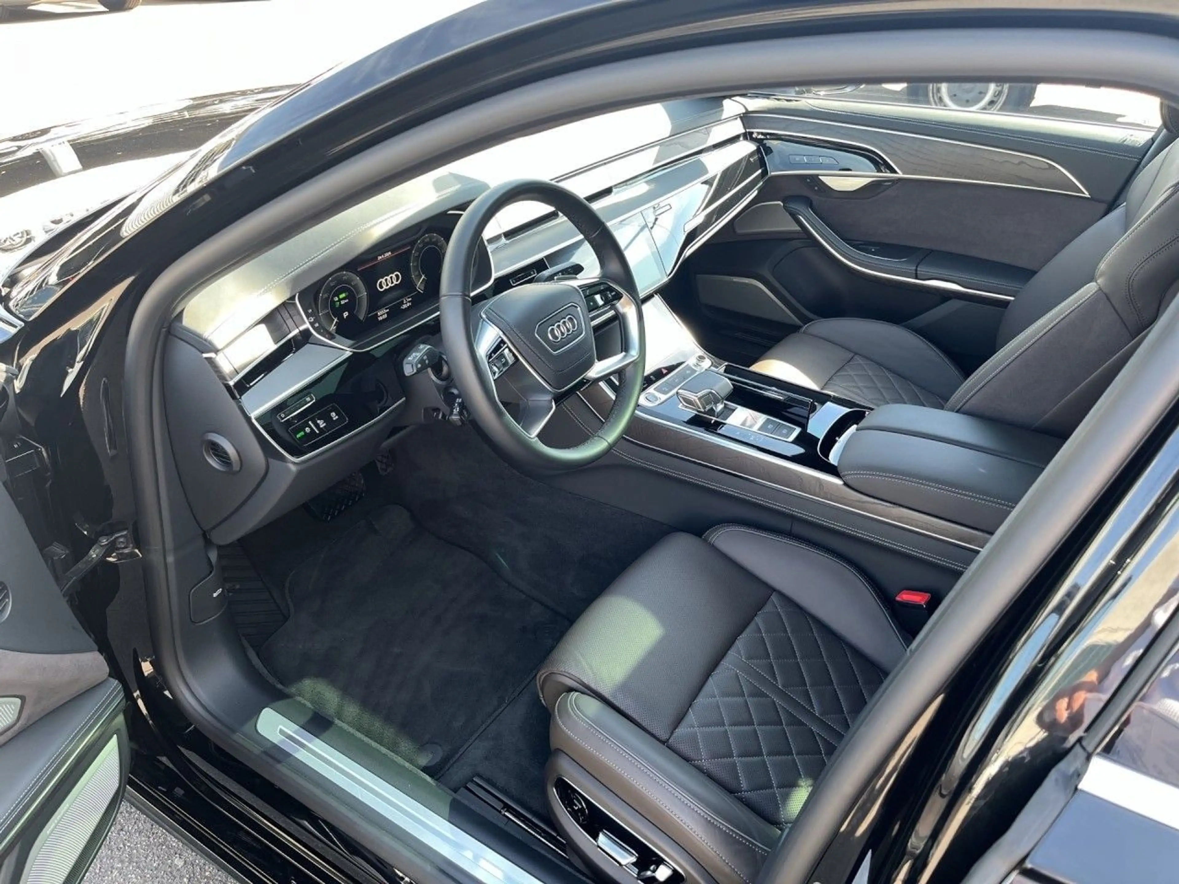 Audi A8 lang 60 TFSI e quattro tiptronic Pano Matrix — photo 6