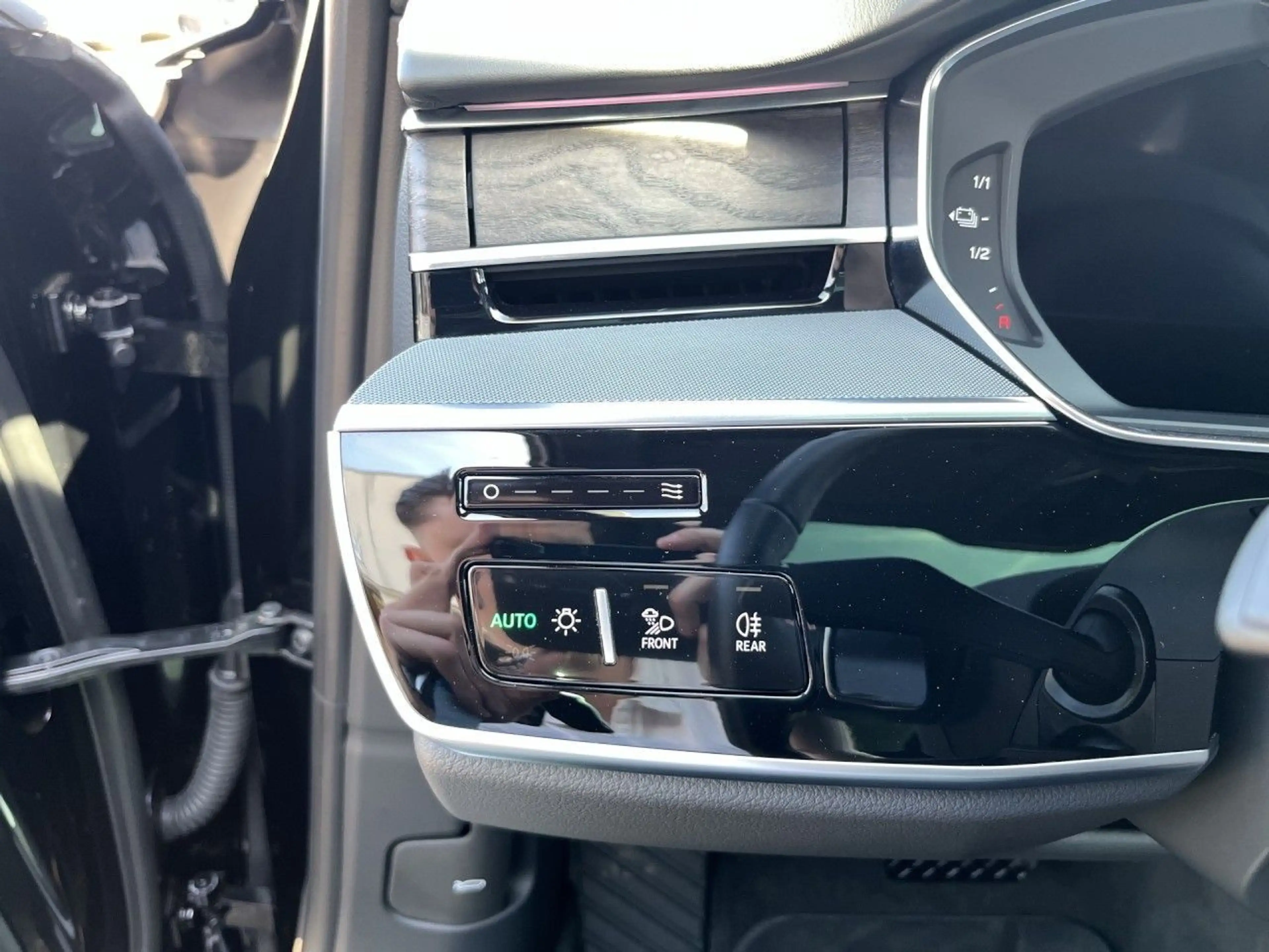 Audi A8 lang 60 TFSI e quattro tiptronic Pano Matrix — photo 13