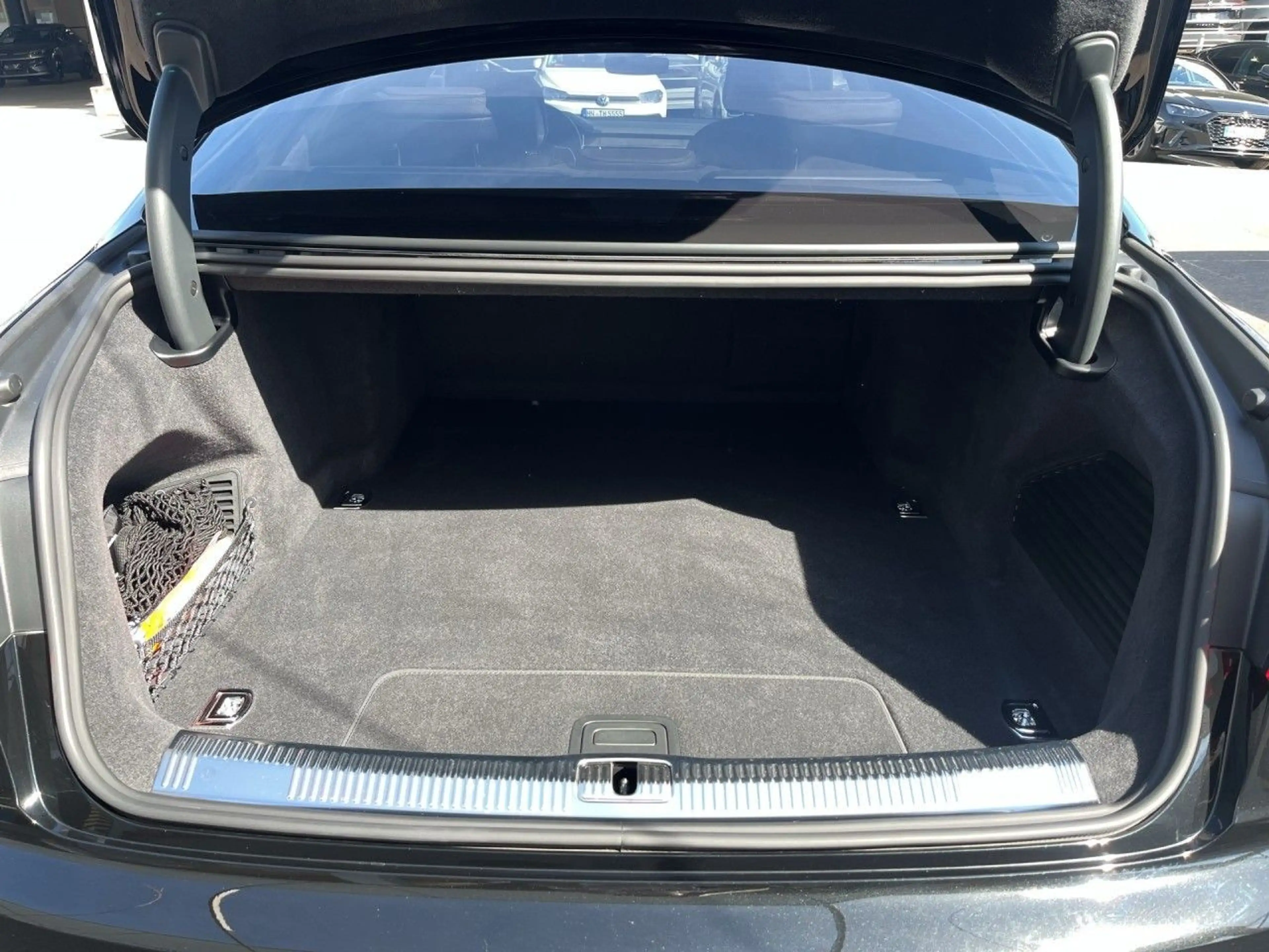 Audi A8 lang 60 TFSI e quattro tiptronic Pano Matrix — photo 5