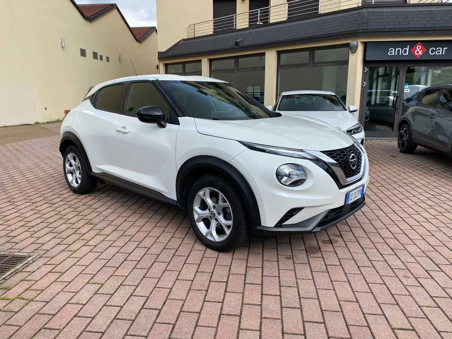 Nissan Juke 1.0 dig-t Acenta 117cv dct Bianco - 1