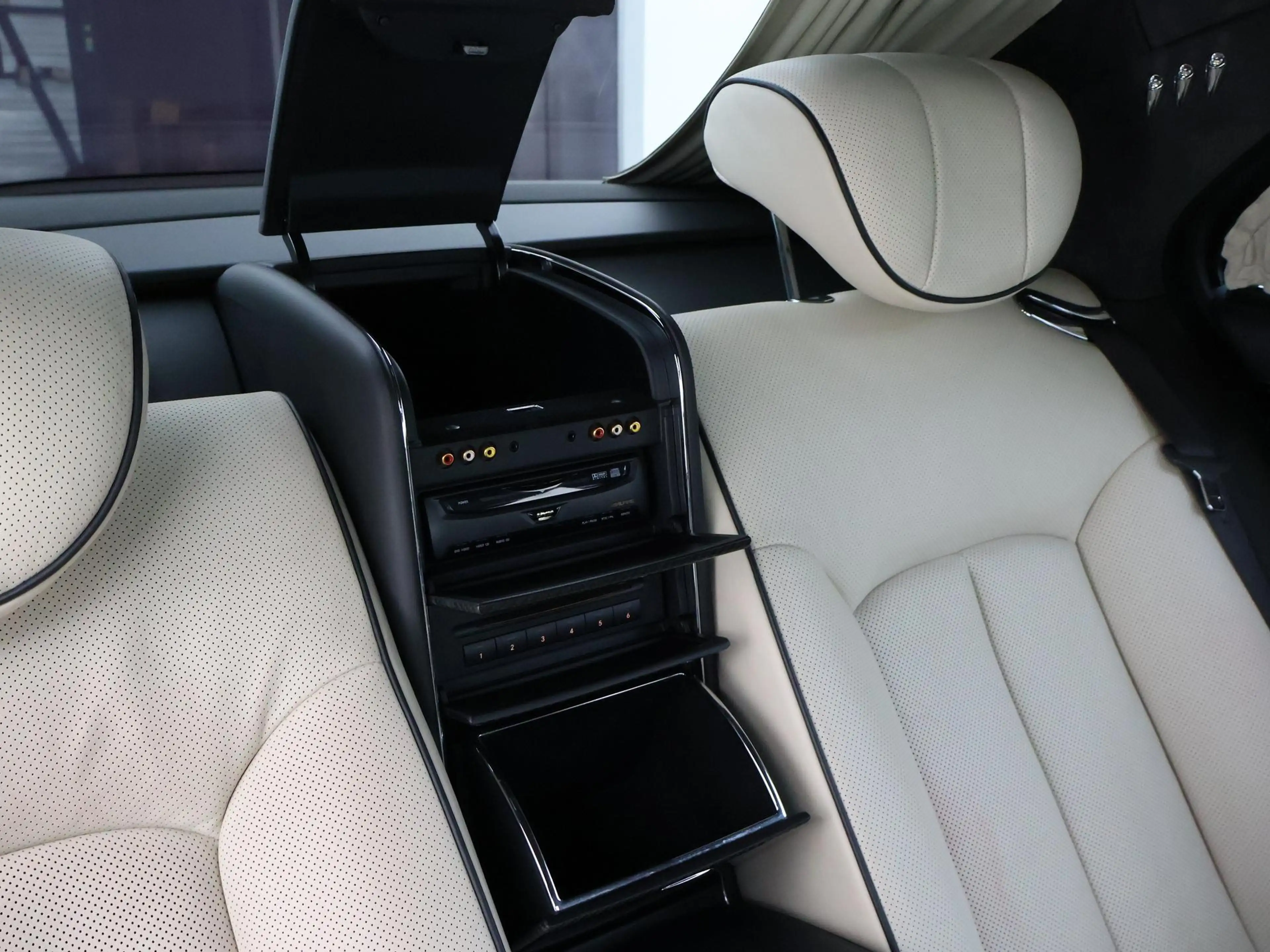 Maybach 57 6.0 V12 S 612 PK AUT. *UNIEK* + MASSAGE | KOELKAST — photo 32