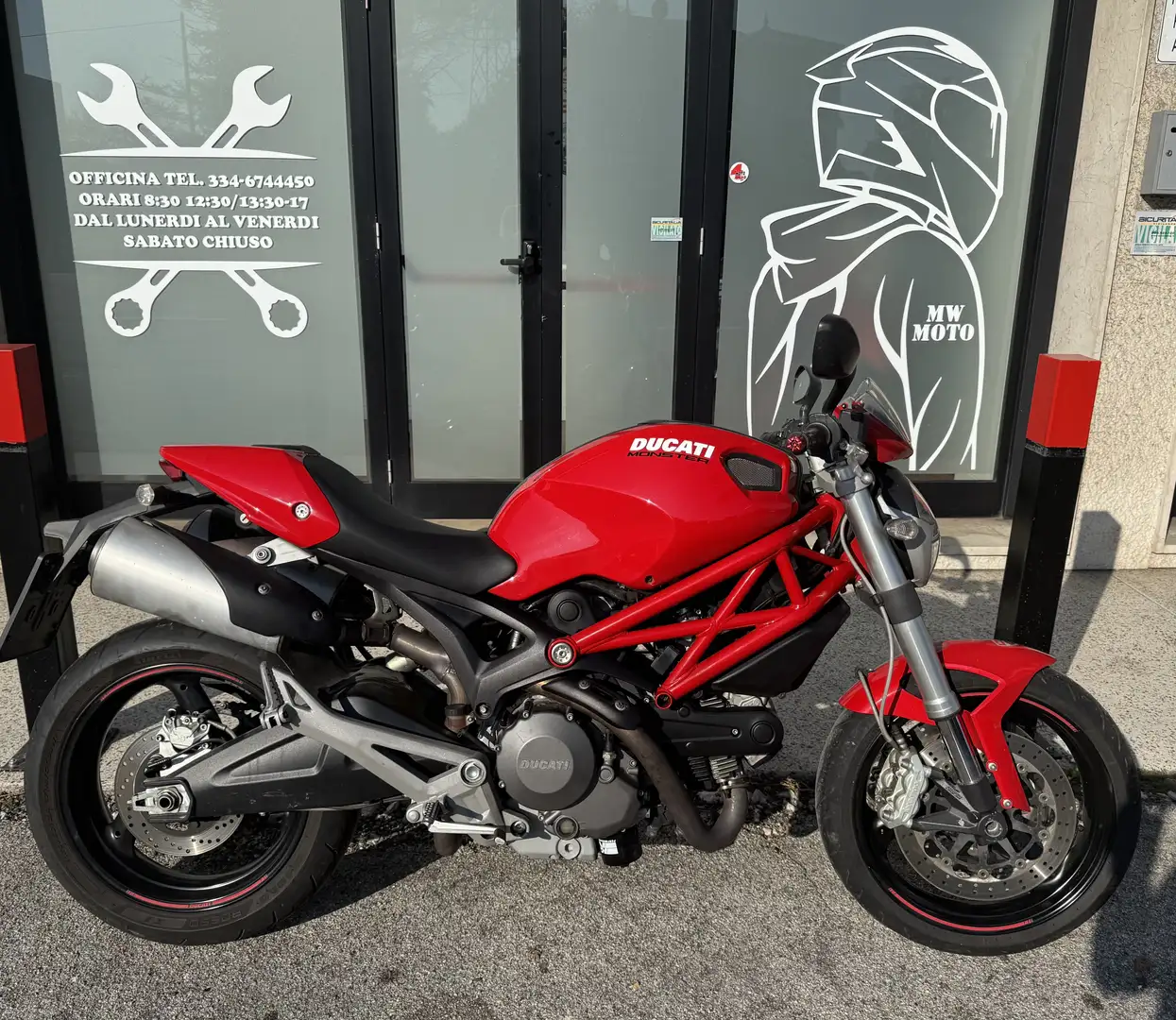 Ducati Monster 696 plus - 1