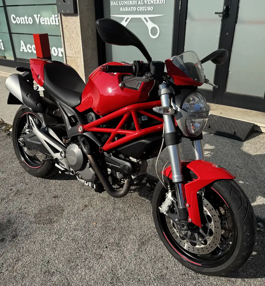 Ducati Monster 696 plus - 2
