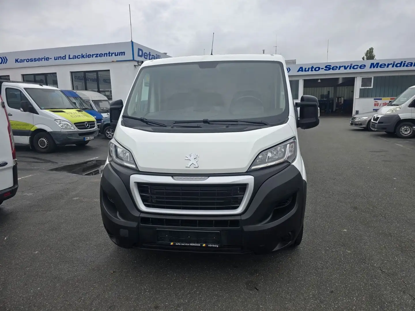 Peugeot Boxer 330 L1H1 Pro BlueHDi 120 Stop&Start Blanc - 2