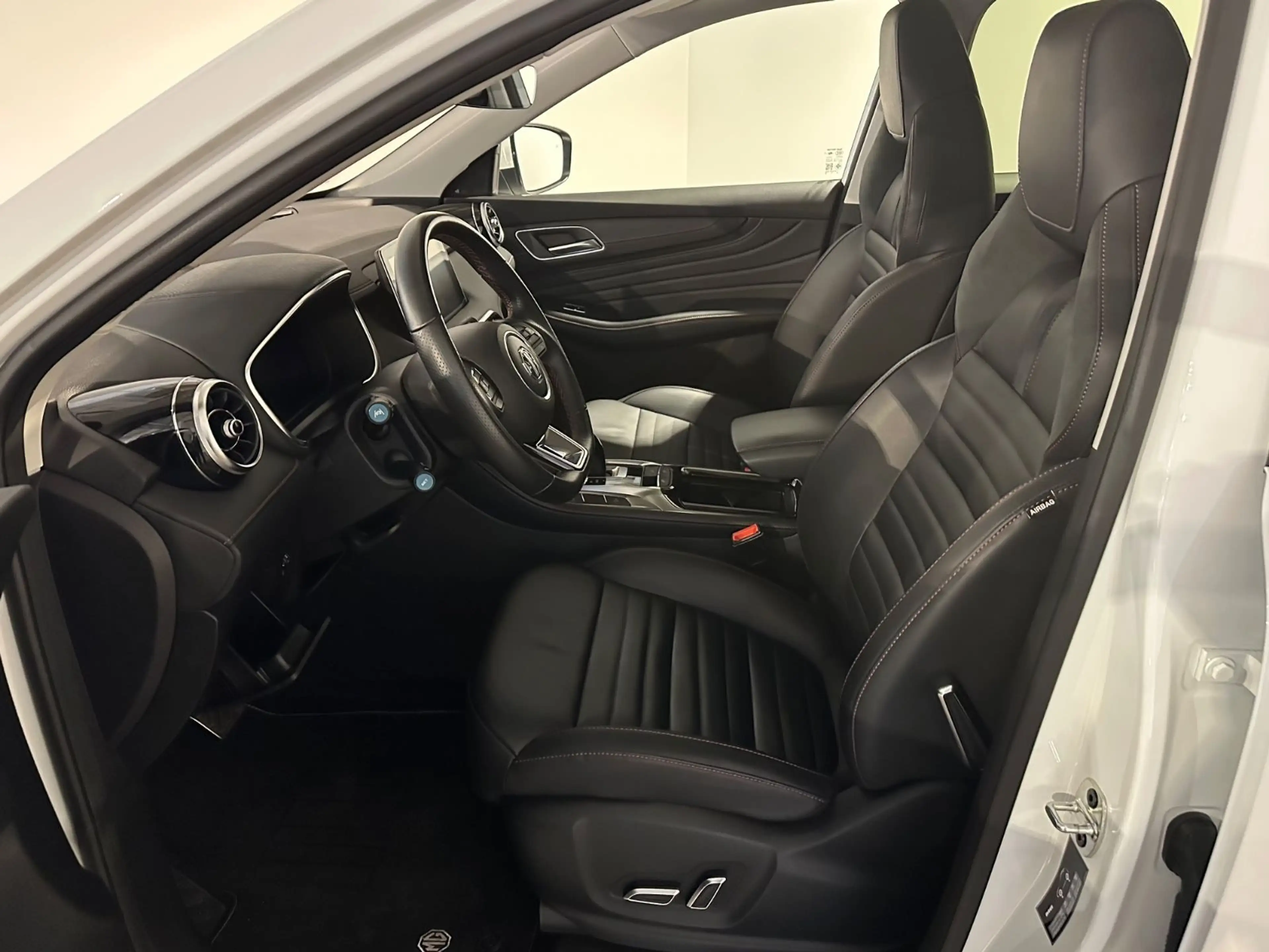 MG HS Luxury *Pano,Virtual,Carplay,ACC,LED,Leder* — photo 15