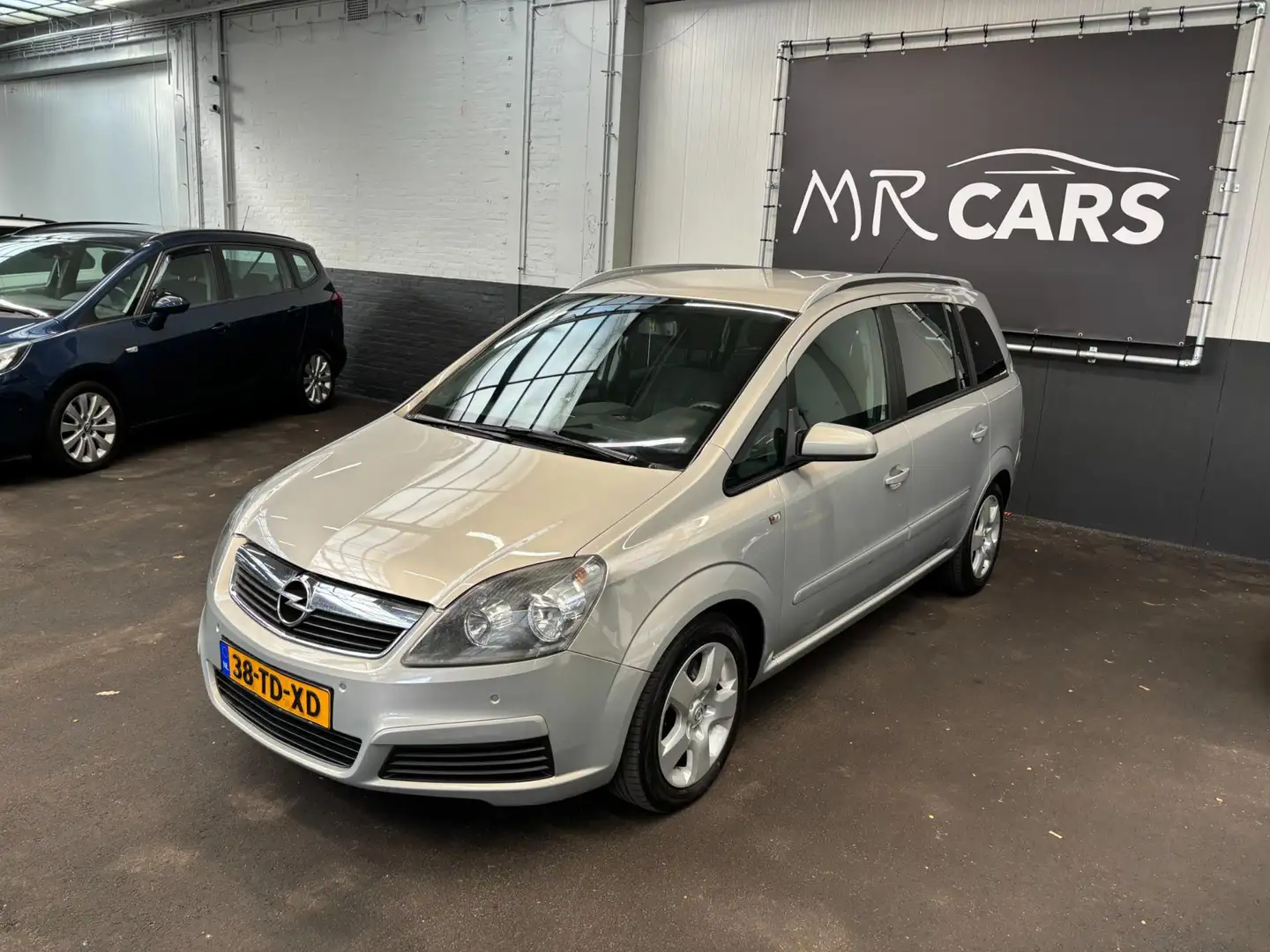 Opel Zafira 1.9 CDTi Executive 7 Persoons Grijs - 2