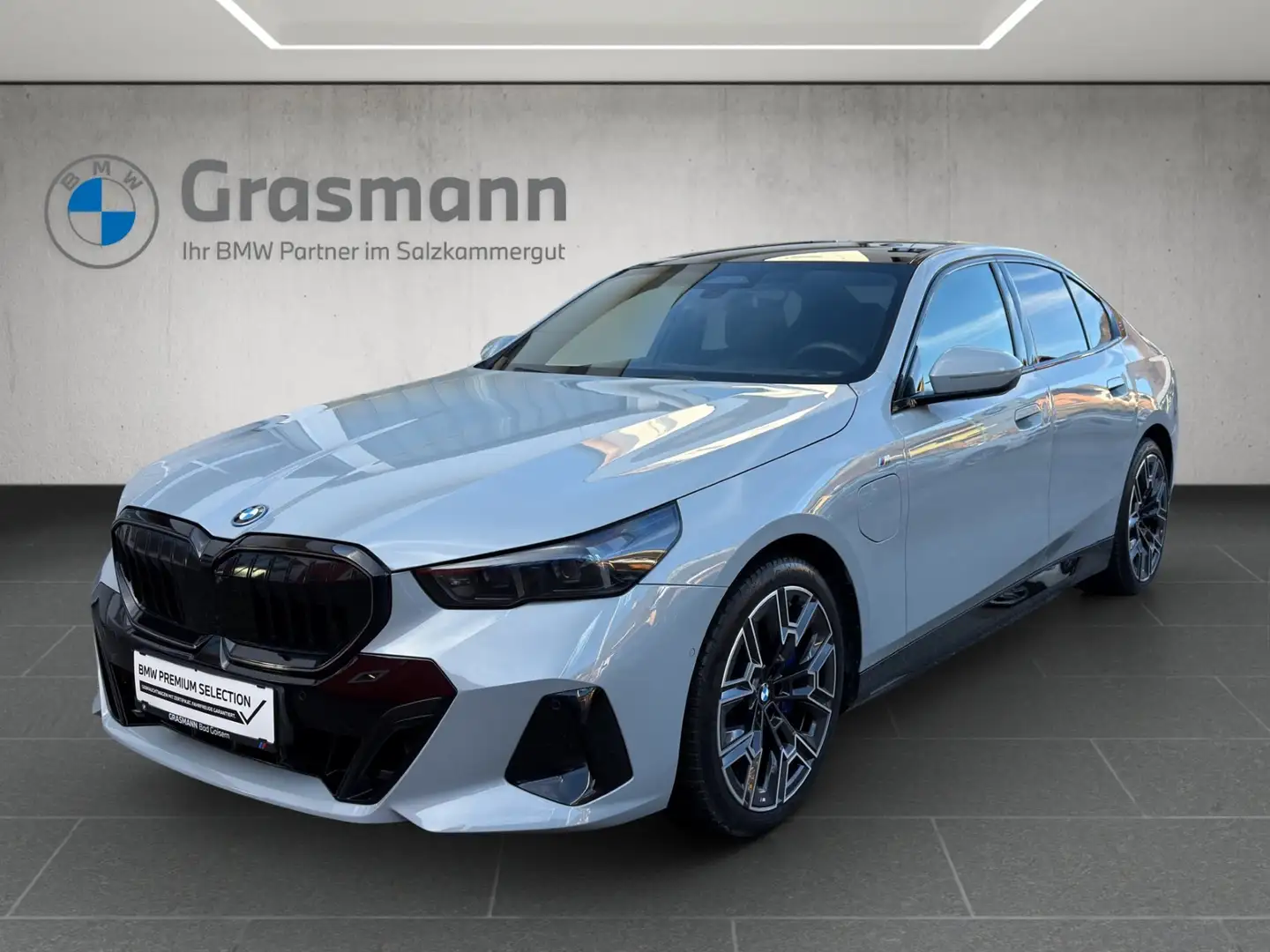 BMW 550 e xDrive Grau - 1