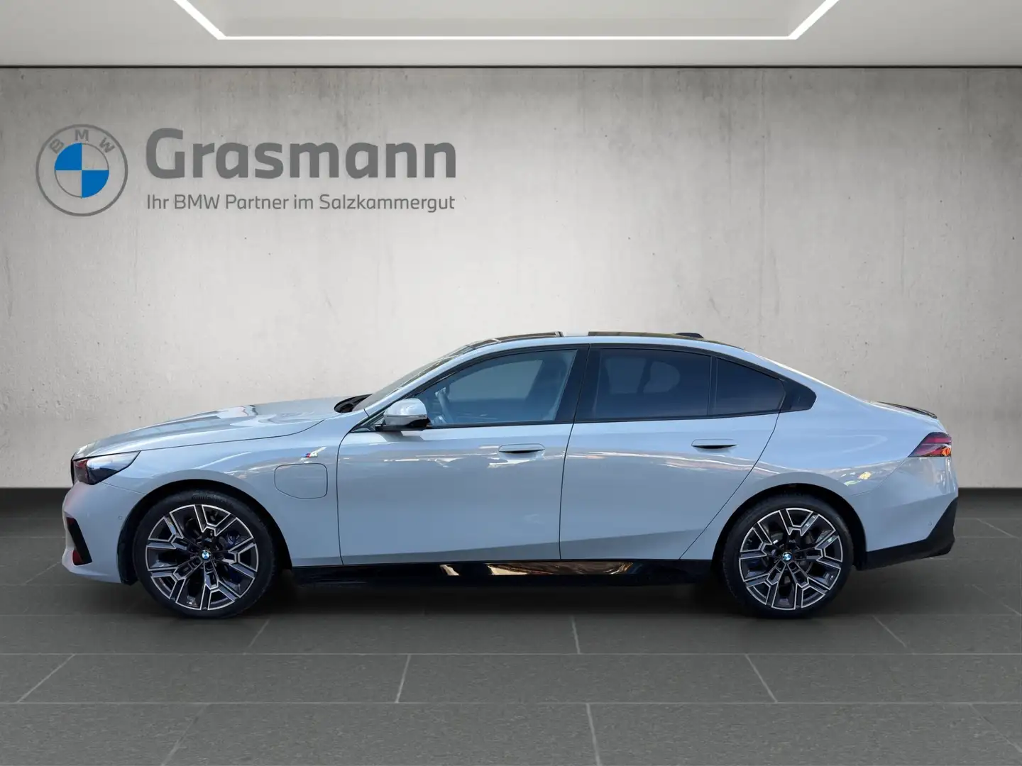 BMW 550 e xDrive Grau - 2