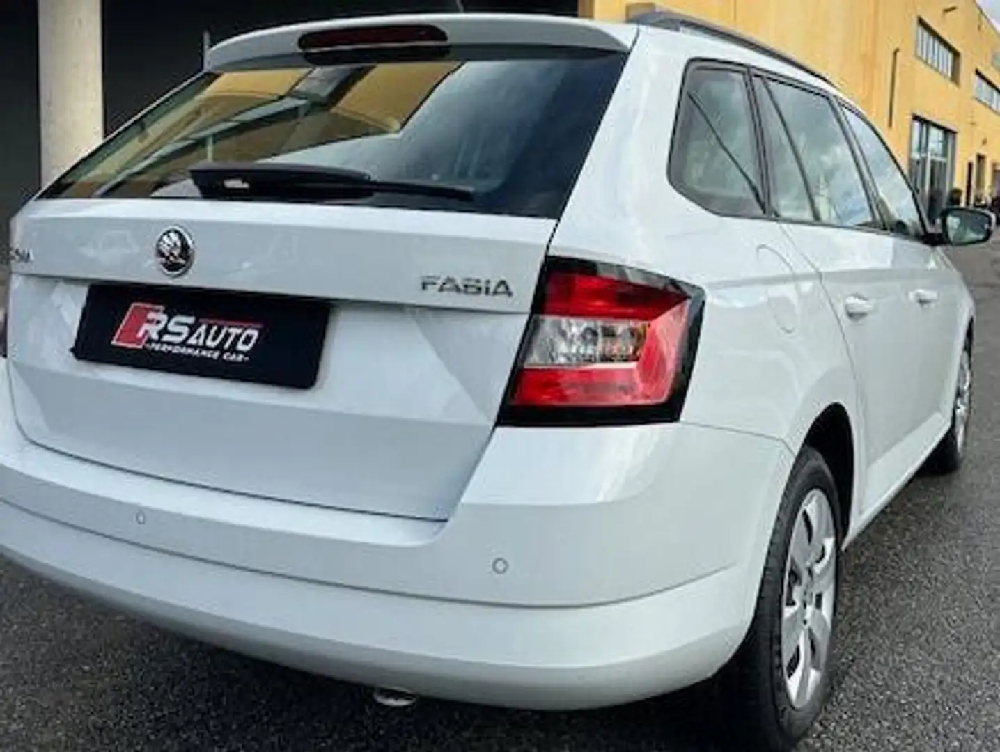 Skoda Fabia Fabia VAN 1.4 tdi 75cv Weiß - 2