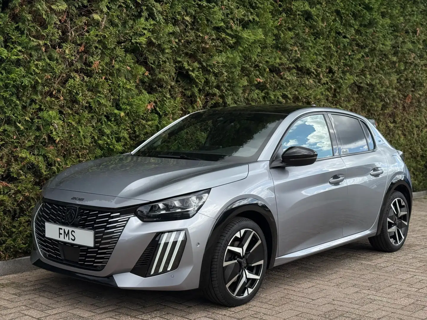 Peugeot 208 Hybrid 136 e-DCS6 GT Premium Panorama Gris - 1