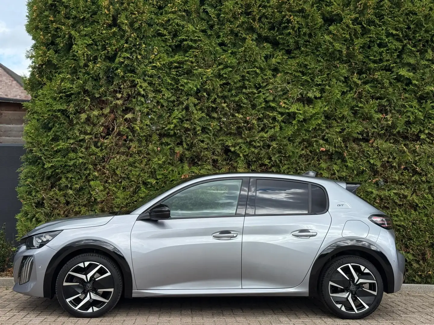Peugeot 208 Hybrid 136 e-DCS6 GT Premium Panorama Gris - 2
