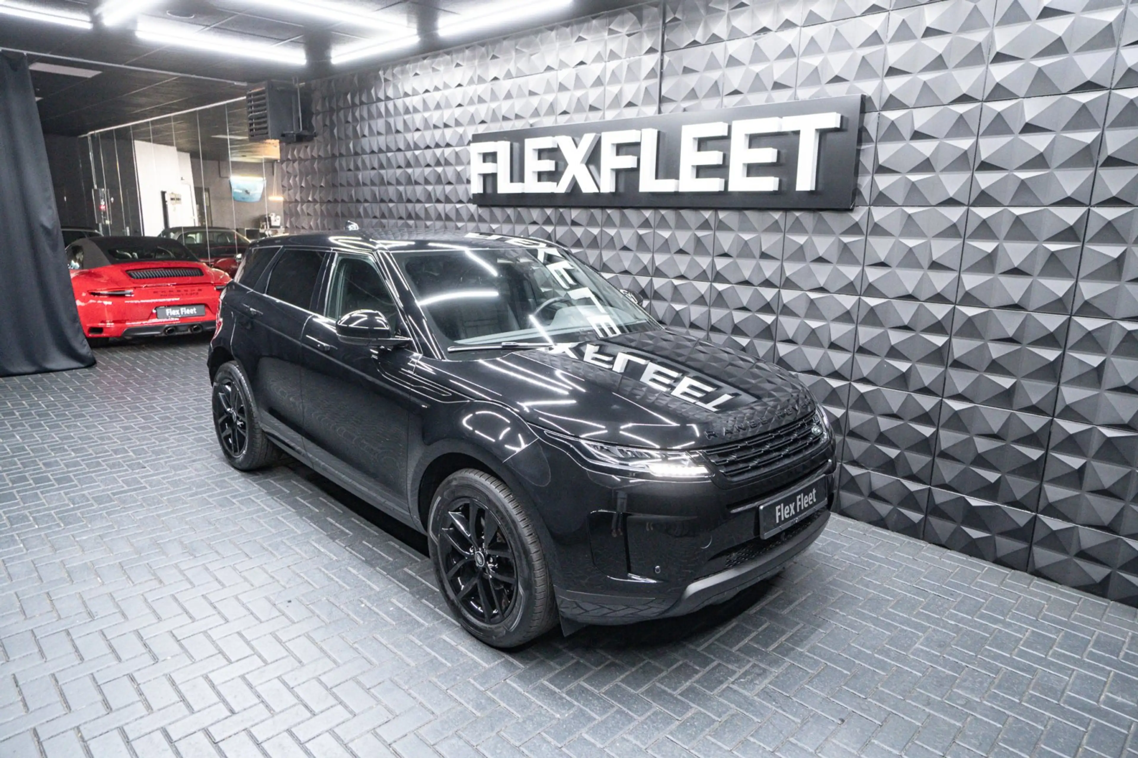 Land Rover Range Rover Evoque D165 Mild-Hybrid S 2.0 — photo 31