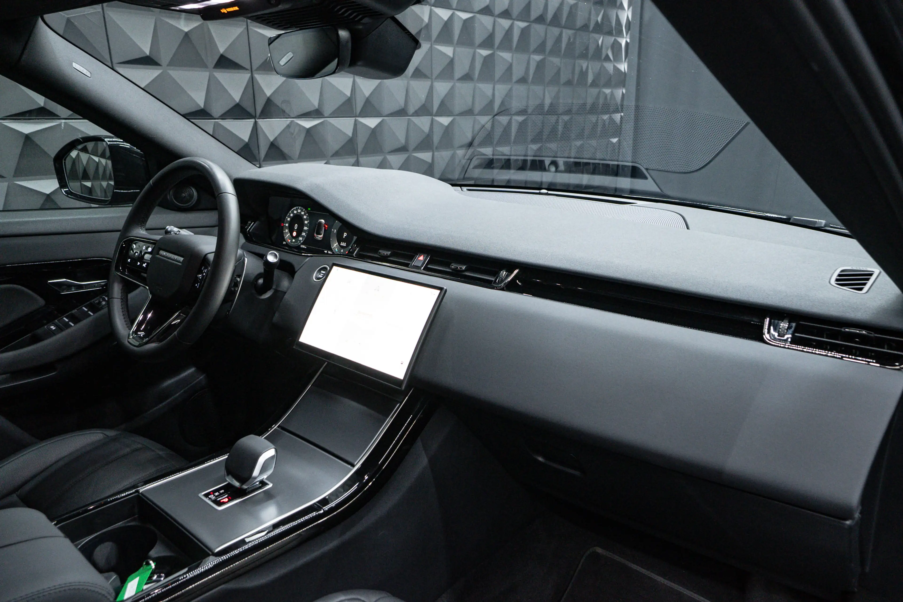 Land Rover Range Rover Evoque D165 Mild-Hybrid S 2.0 — photo 27