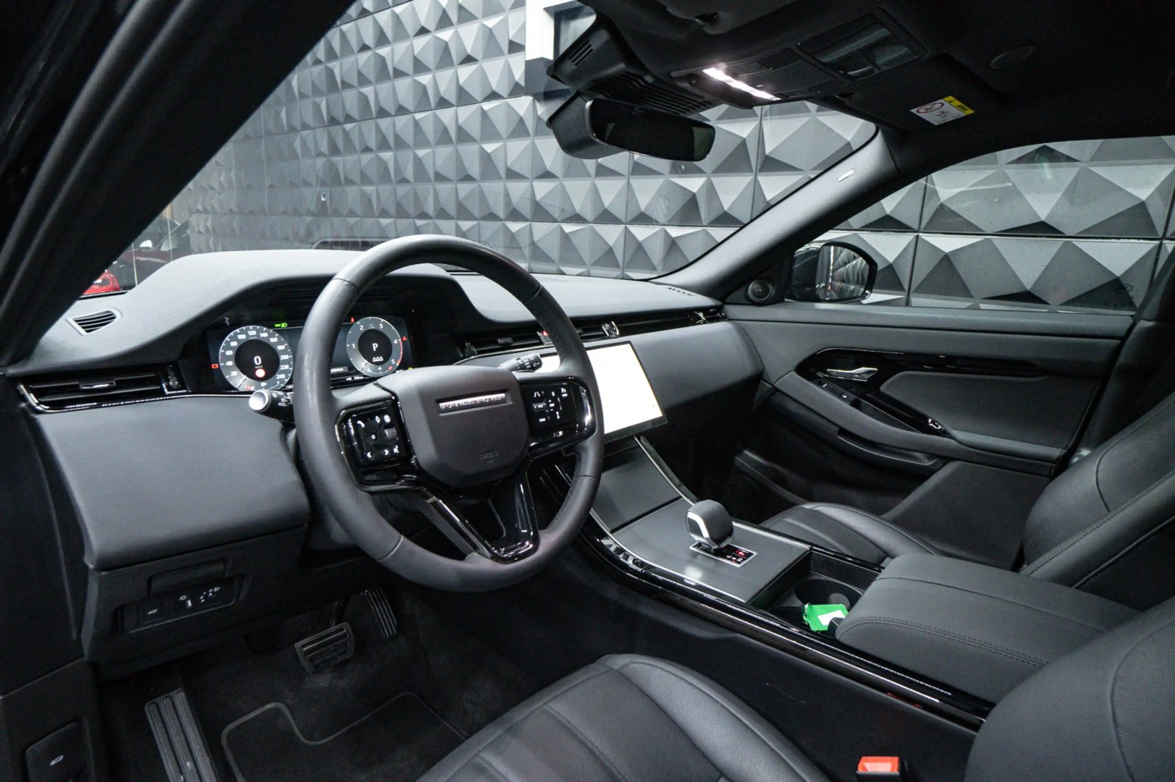 Land Rover Range Rover Evoque D165 Mild-Hybrid S 2.0 — photo 17