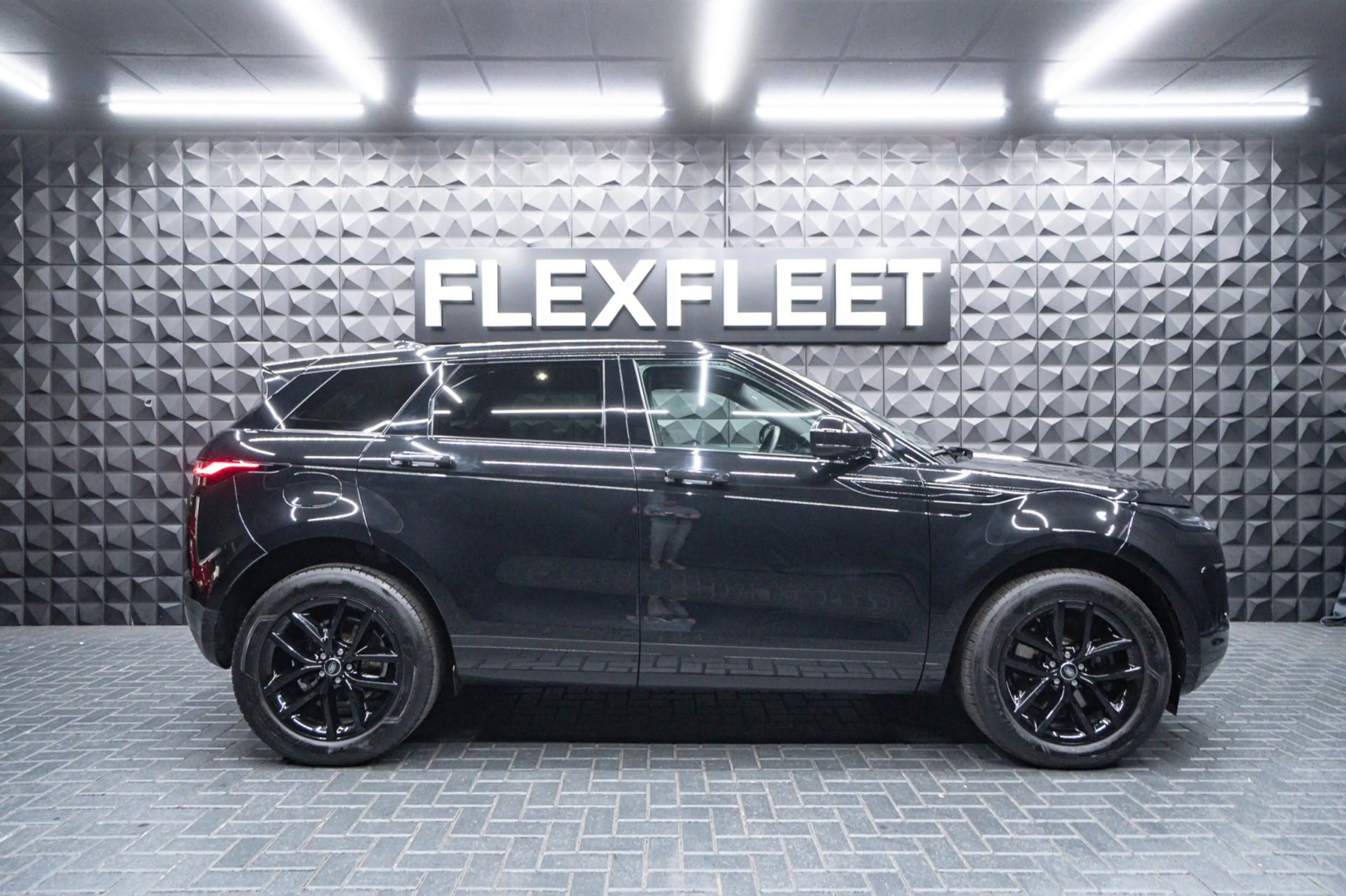 Land Rover Range Rover Evoque D165 Mild-Hybrid S 2.0 — photo 23