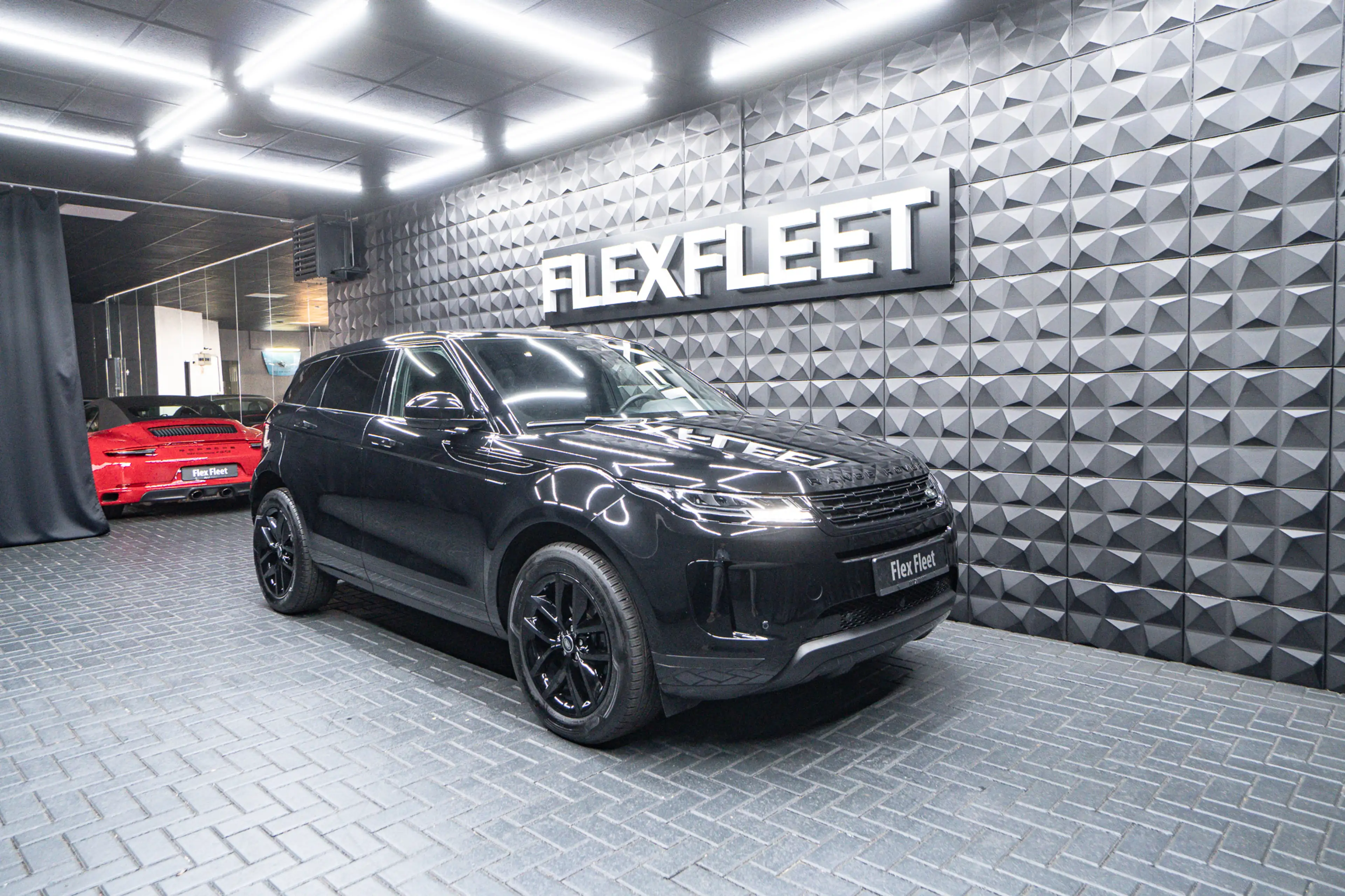 Land Rover Range Rover Evoque D165 Mild-Hybrid S 2.0 — photo 25
