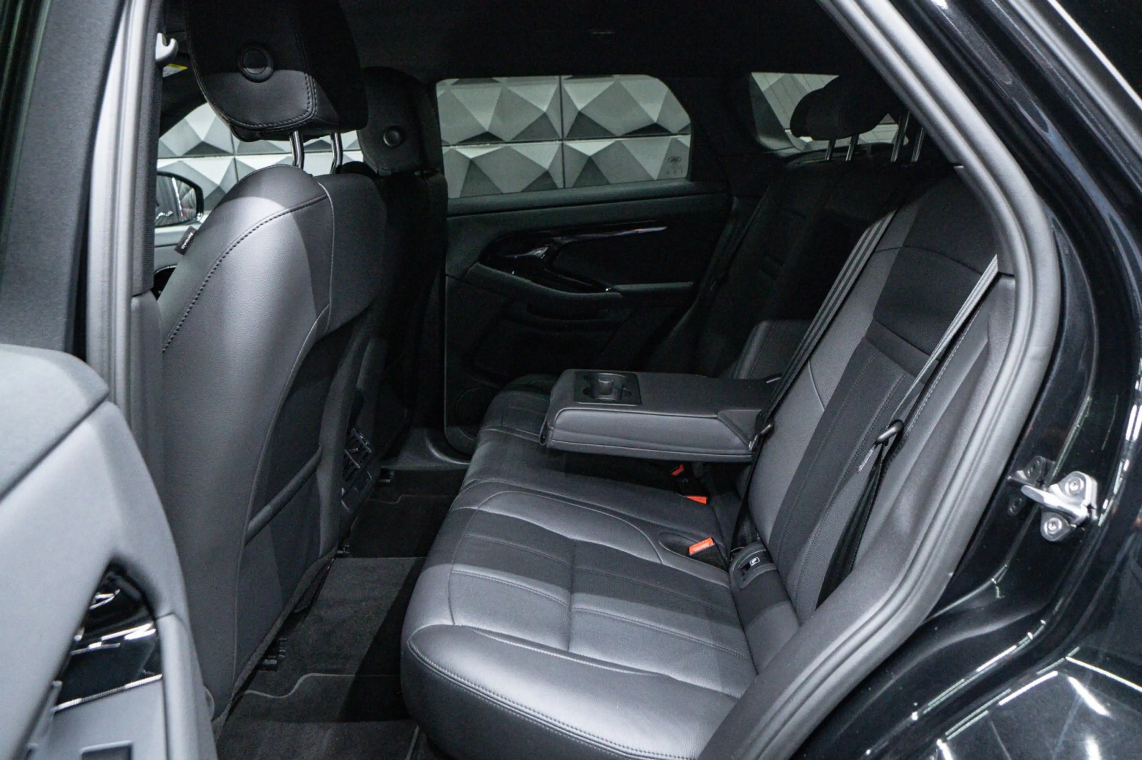 Land Rover Range Rover Evoque D165 Mild-Hybrid S 2.0 — photo 8