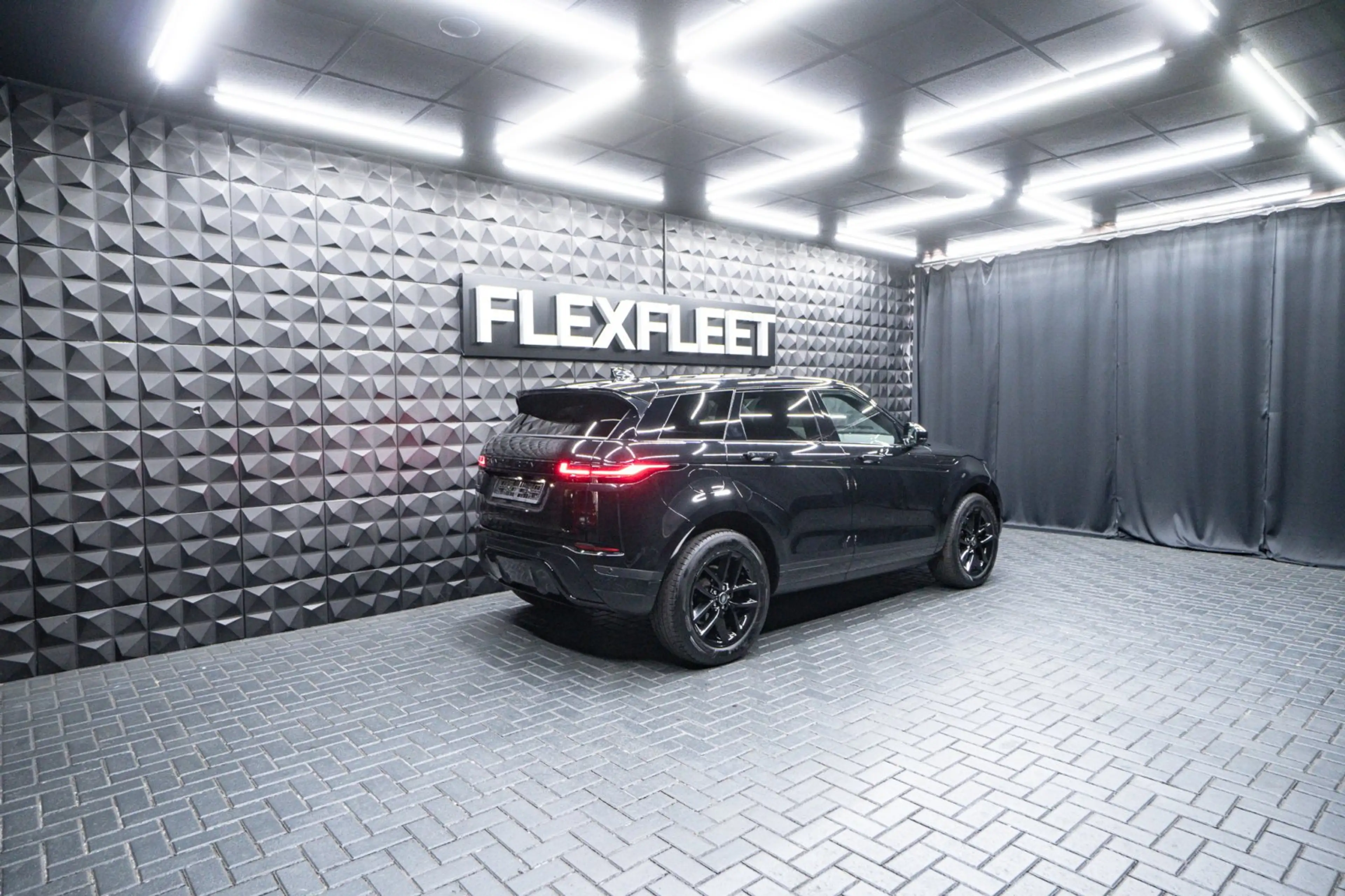 Land Rover Range Rover Evoque D165 Mild-Hybrid S 2.0 — photo 22