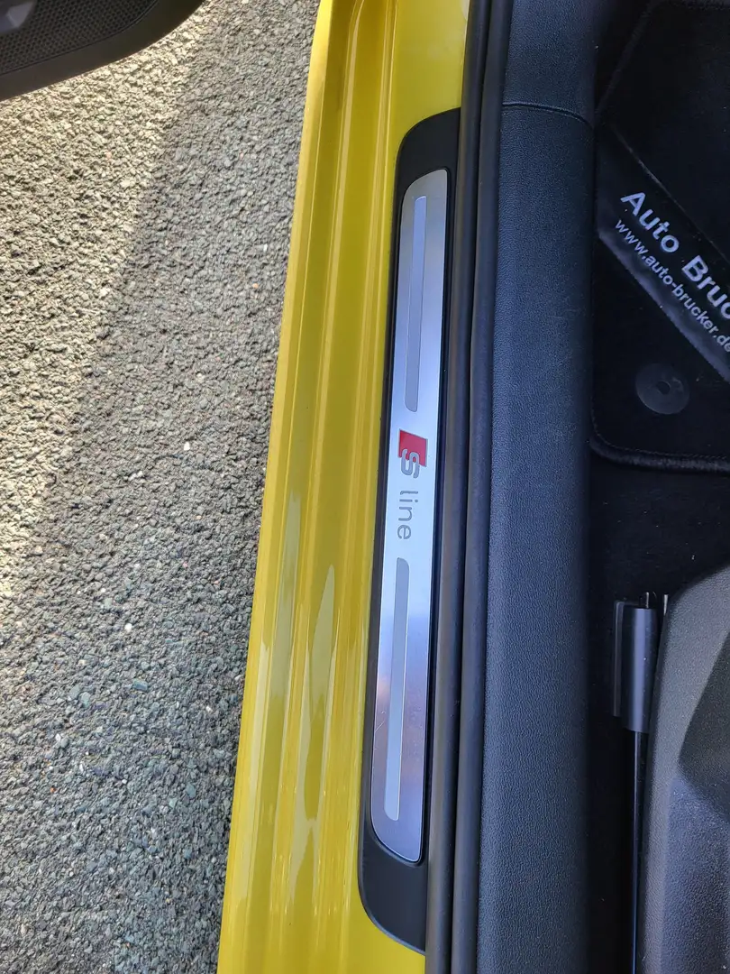 Audi A1 A1 30 TFSI SportbackS line Желтый - 2
