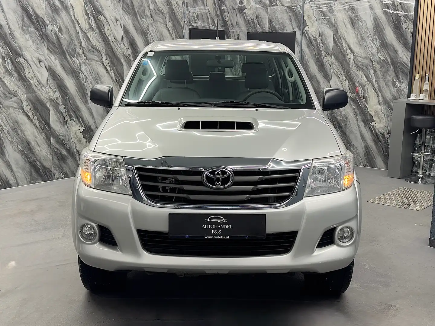 Toyota Hilux Double Cab Country 4x4 *1.BESITZ, 77.000KM* Grau - 2