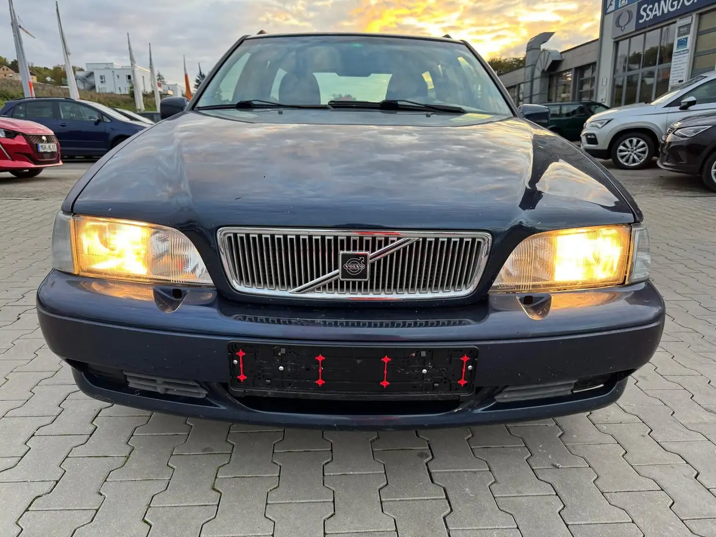 Volvo V70 2.4 *UNFALL*HÄNDLER*EXPORT* Blau - 2