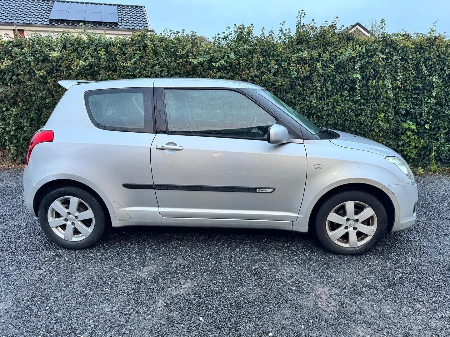 Suzuki Swift 1.3 Bandit | Autom. Airco | LMV | Sportstoelen | E Grau - 2