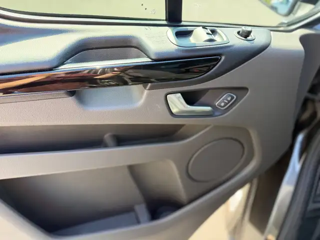 Ford Transit Custom view 11
