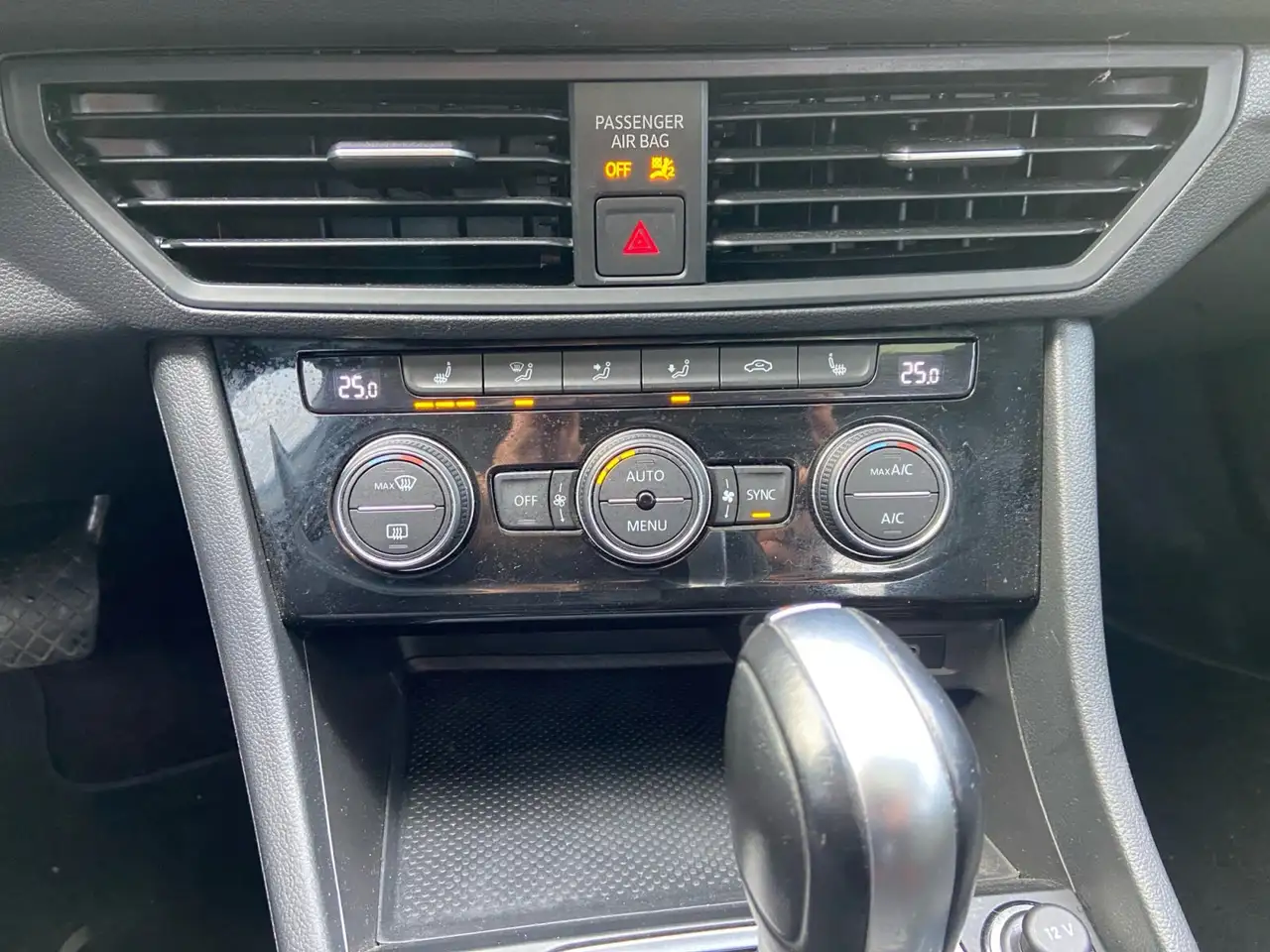 Volkswagen Jetta снимка Volkswagen Jetta