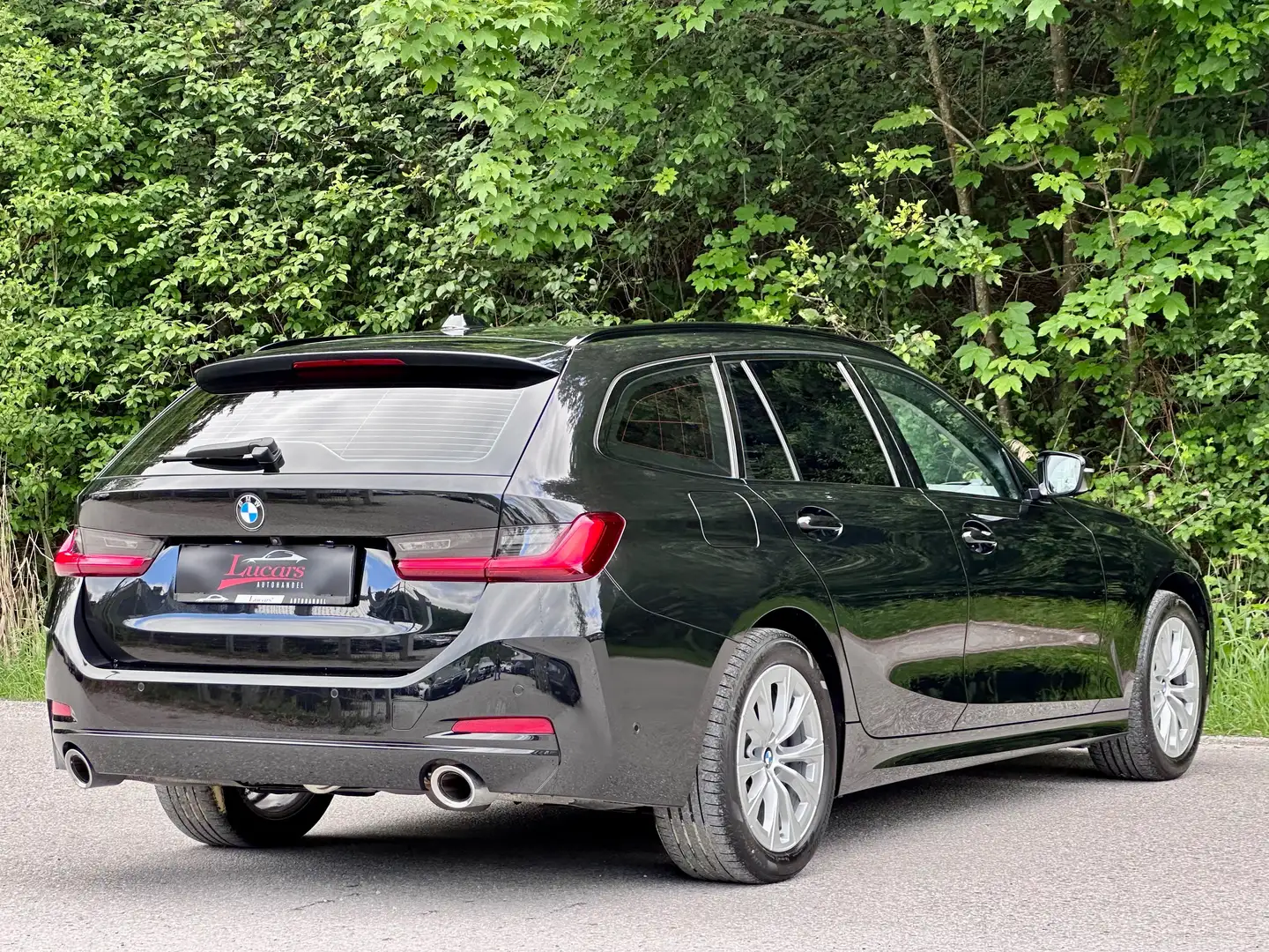 BMW 320 d xDrive Aut. *MY23*ACC*AHK*SHADOW-LINE*LED*LEDER* Schwarz - 2