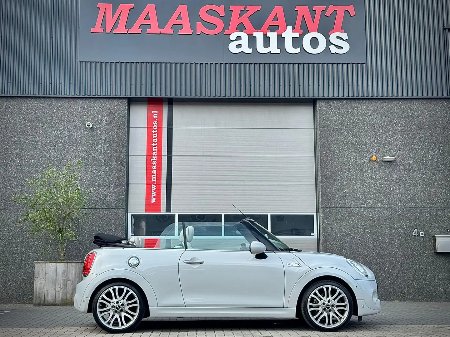 MINI Cooper S Cabrio Mini 2.0 / Chili / White silver / Adaptive cruise Ezüst - 1