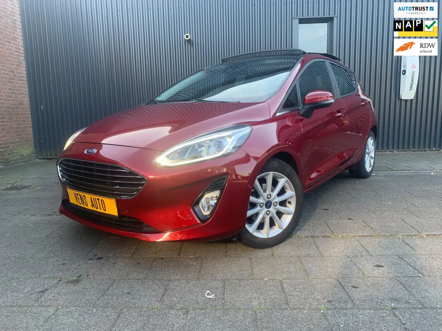 Ford Fiesta 1.0 EcoBoost Titanium, WINTERPACK, PANO, NAVI Rouge - 1