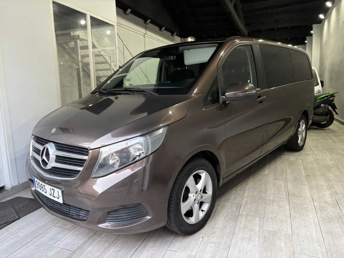 Mercedes-Benz V 220 220d Largo Avantgarde 7G Tronic Marrón - 2