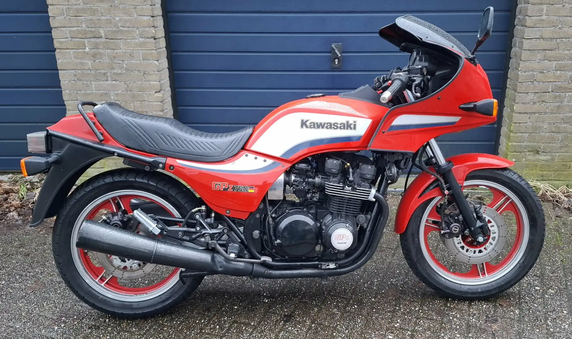Kawasaki GPZ 750 Rojo - 1