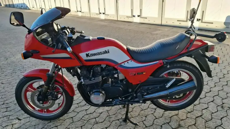 Kawasaki GPZ 750 - foto 3
