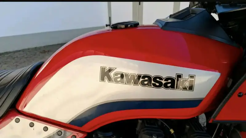 Kawasaki GPZ 750 - foto 8