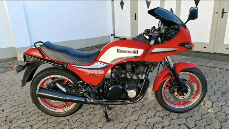Kawasaki GPZ 750 - foto 2