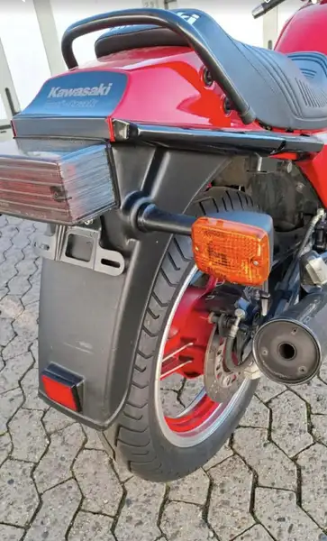 Kawasaki GPZ 750 - foto 6