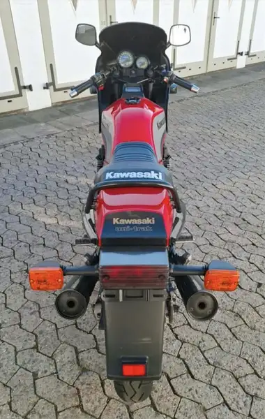 Kawasaki GPZ 750 - foto 4