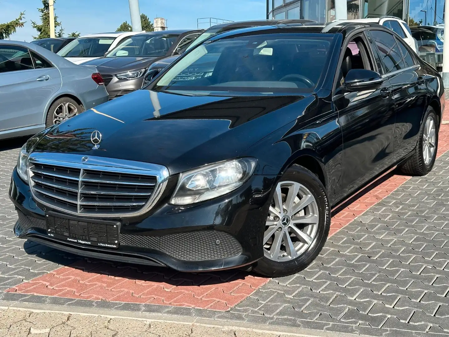 Mercedes-Benz E 200 d Limo 9-Gang Automatik Kamera CarPlay Negru - 2