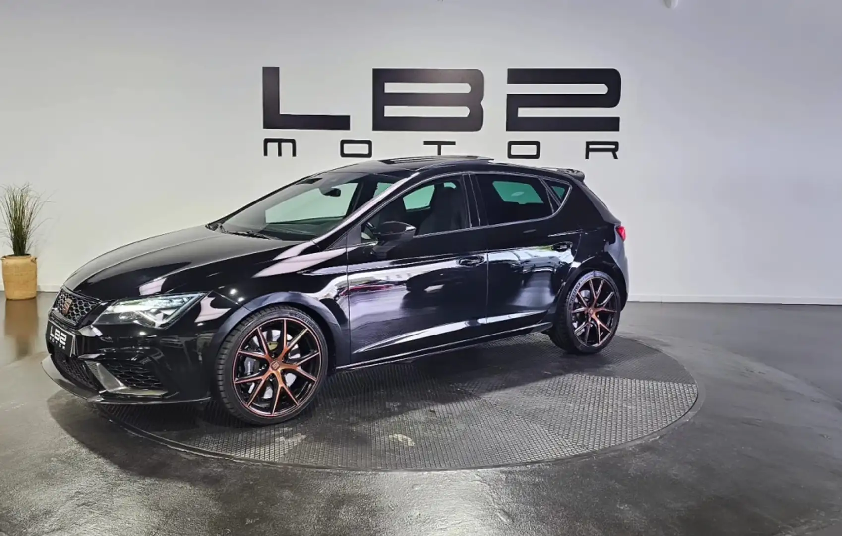 SEAT Leon 2.0 TSI S&S Cupra Carbon DSG7 290 Noir - 1