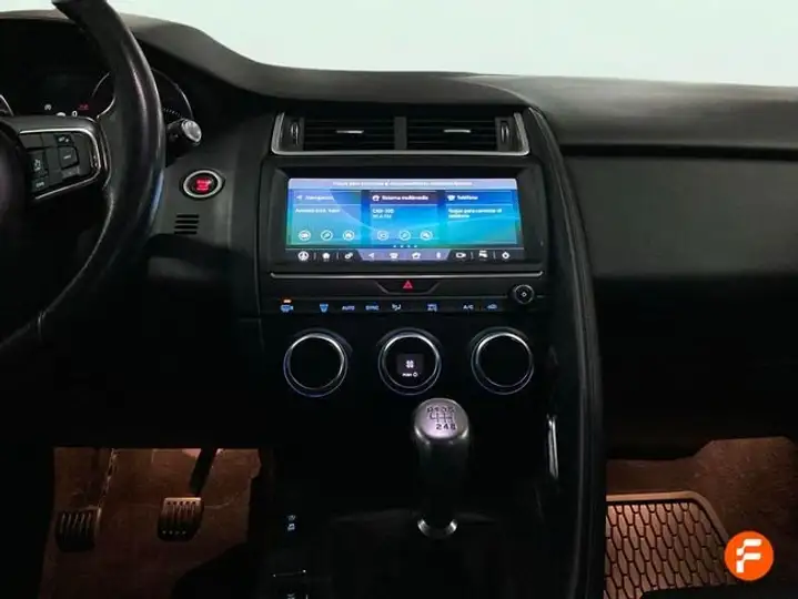 Jaguar E-Pace 2019, foto 24