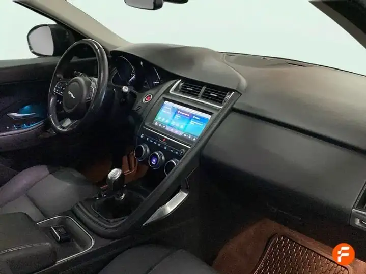 Jaguar E-Pace 2019, foto 12