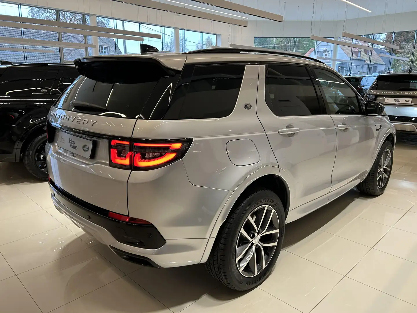 Land Rover Discovery Sport P270e S AWD Auto. 25MY Stříbrná - 2