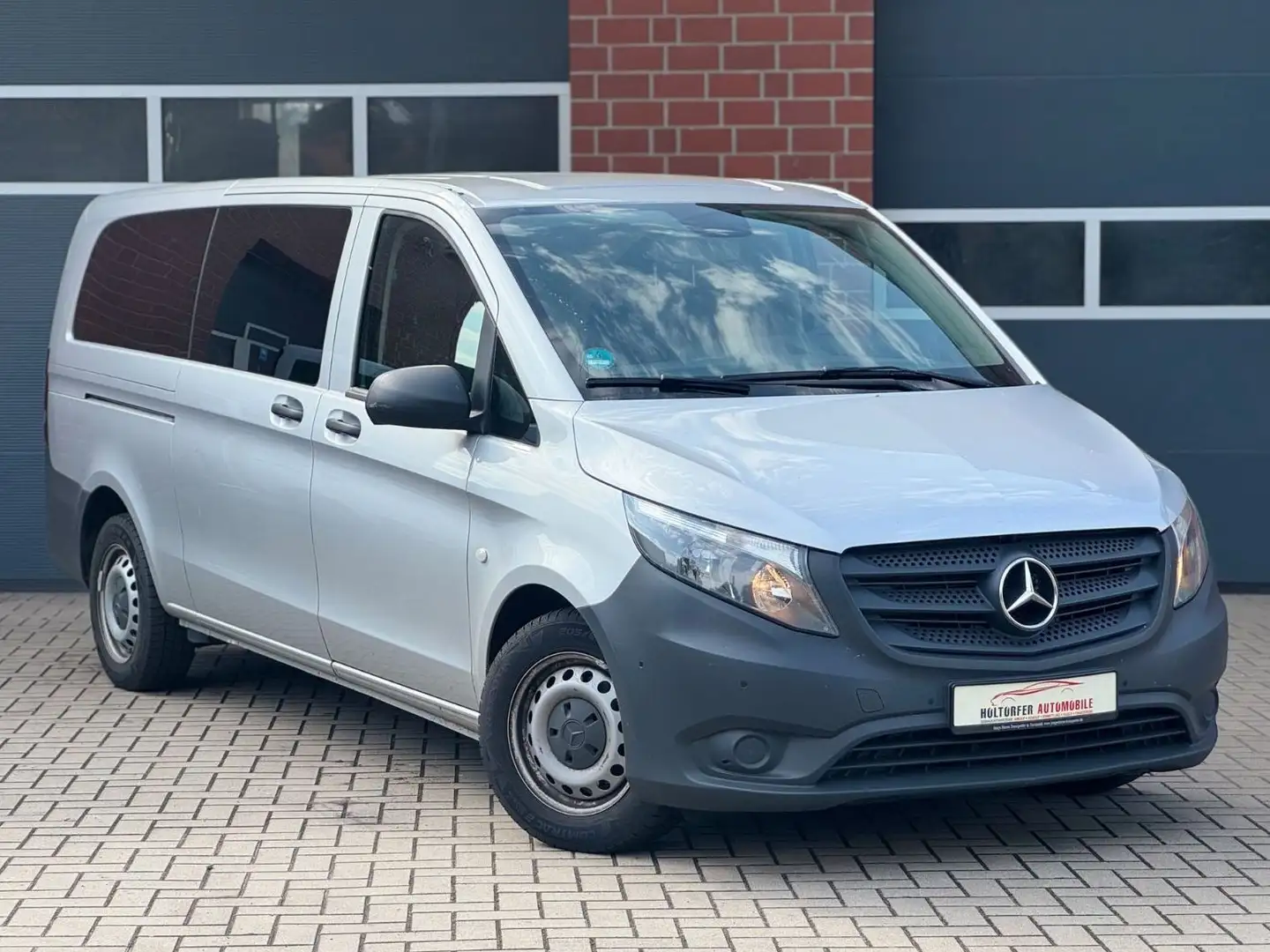 Mercedes-Benz Vito Tourer 116 CDI*AUTOMATIK*9-SITZER*extralang Silber - 1